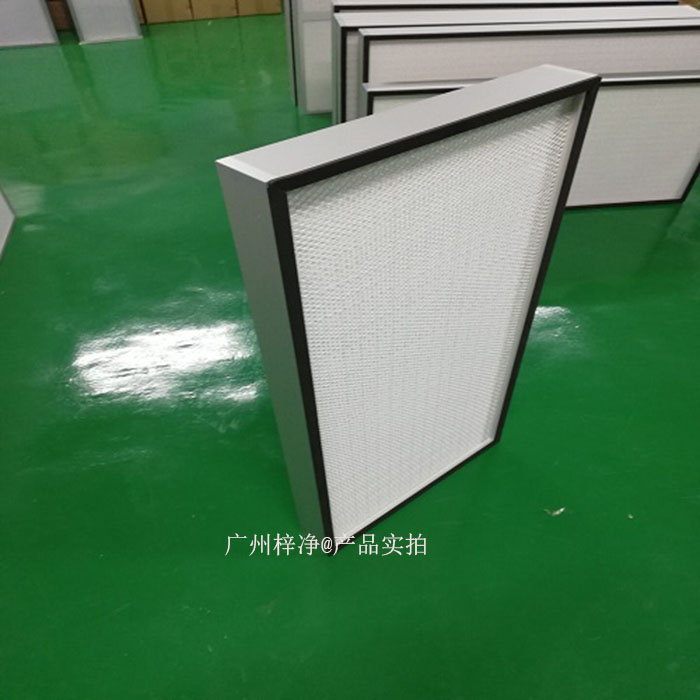 高效过滤器在洁净室中的布置是确保室内空气质量达到规定标准的关键环节。 高效过滤器在洁净室中的布置是确保室内空气质量达到规定标准的关键环节。
